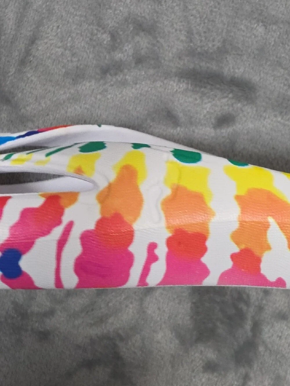 Cheerful Multi-Color Print White Women’s Flip Flop Sandals Sz 8
